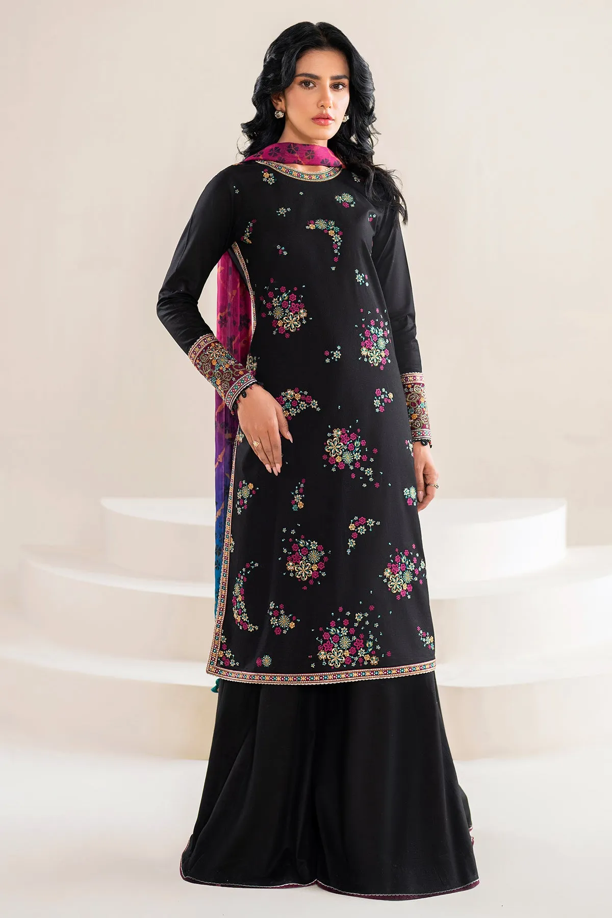 Embroidered Lawn USE-9039