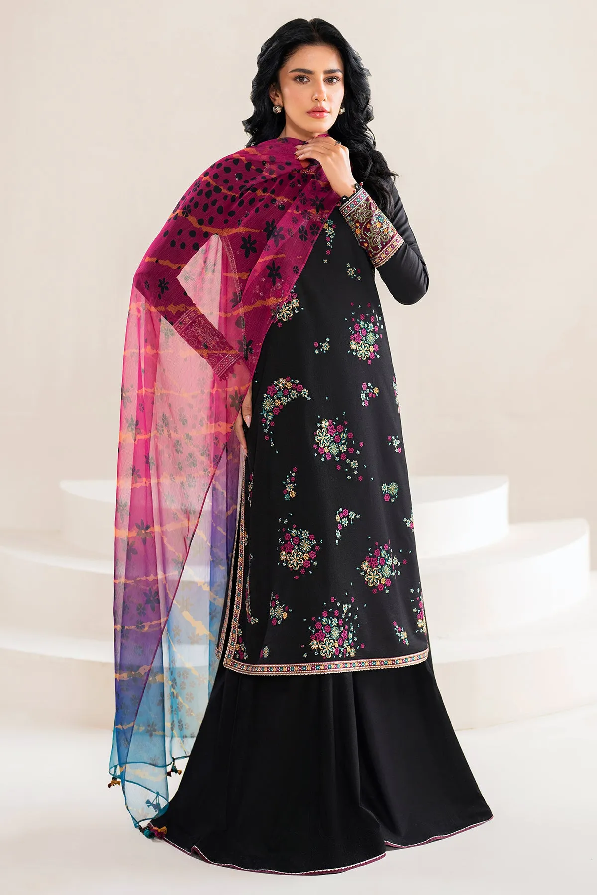 Embroidered Lawn USE-9039