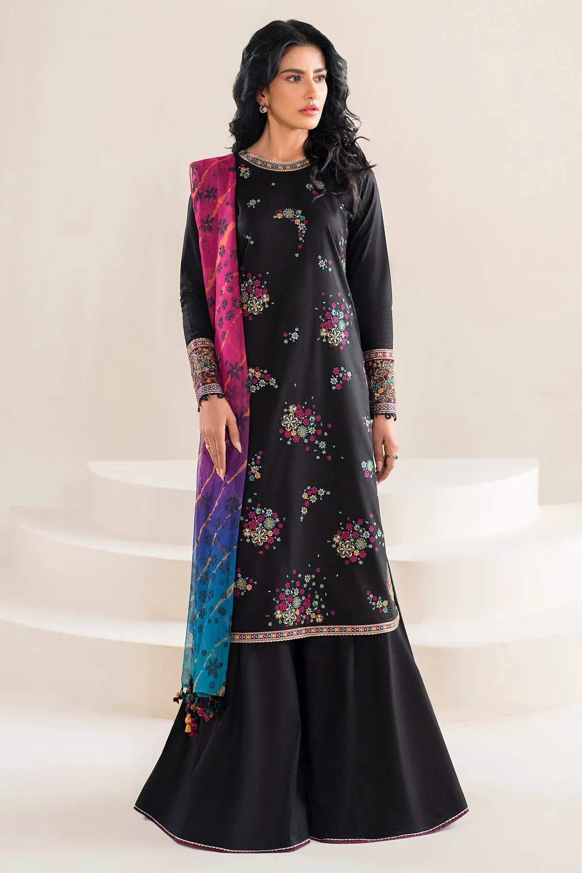 Embroidered Lawn USE-9039