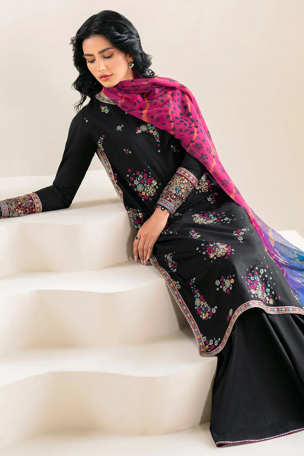 Embroidered Lawn USE-9039